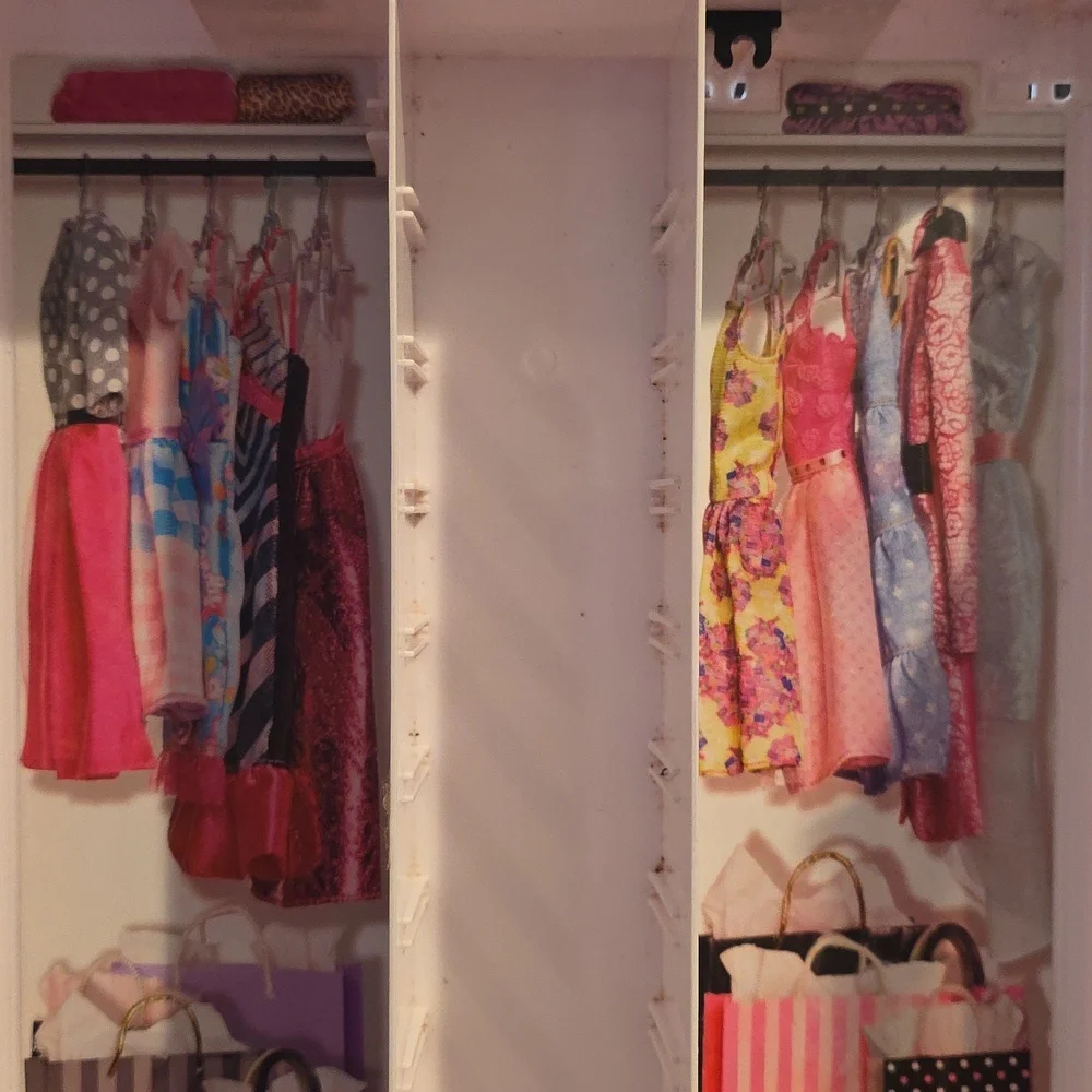 Barbie Fashion Closet in Pink and Black 2015 - Picture 4 of 7